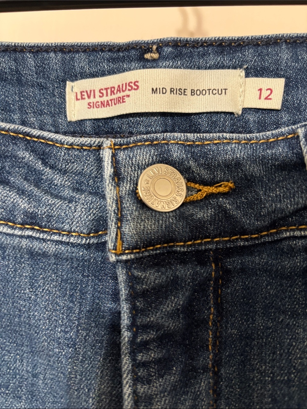 Signature by Levi Strauss Women's Boot Cut Jeans - Medium Blue Wash Mid Rise - Picture 5 of 6